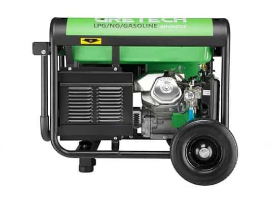 Generatore portatile con serbatoio verde, telaio nero, due ruote, etichettato per GPL, gas naturale e benzina.