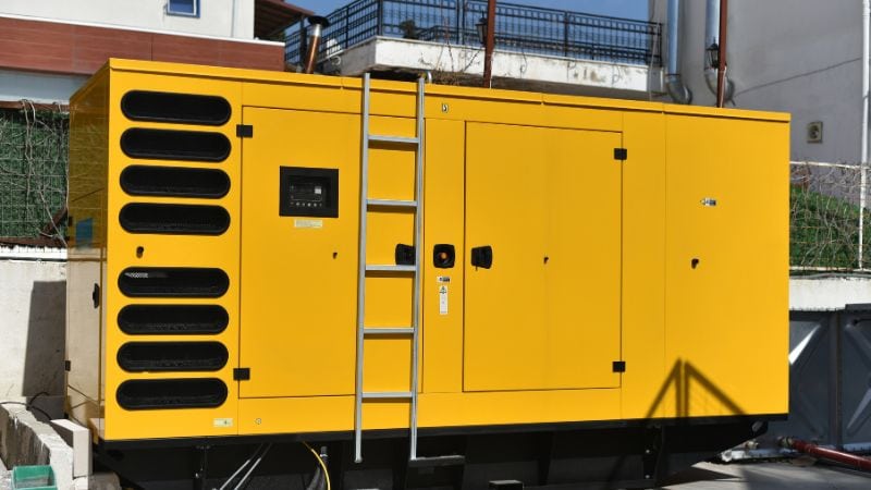 High-capacity yellow industrial generator for reliable power backup and energy efficiency, suitable for commercial and residential applications.